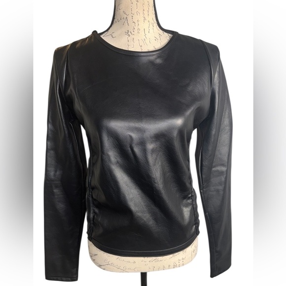 Maniere De Voir Black vegan Leather top - Picture 5 of 7